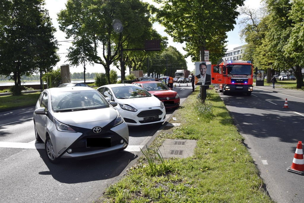 VU Koeln Bayenthal Schoenhauserstr Rheinuferstr P03.JPG - Miklos Laubert